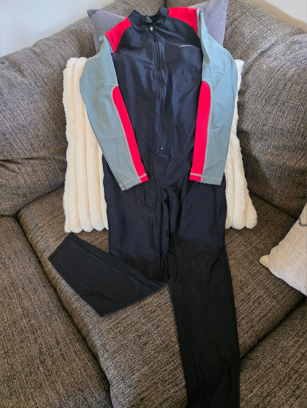 Slim Fit Black Wetsuit with Grey Sleeves and Red Accents